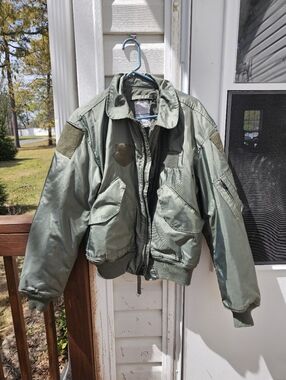 US Military Pilot CWU-45/P Flight Jacket Flyer's Cold Weather LARGE USAF Green